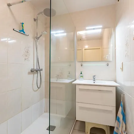 Zeewind Close To The By Interhome شقة